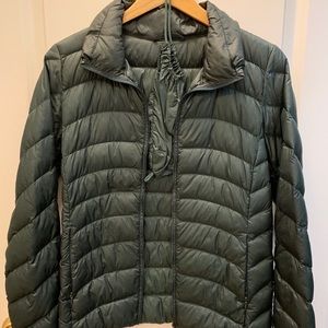 Uniqlo women’s ultra light down jacket size small
